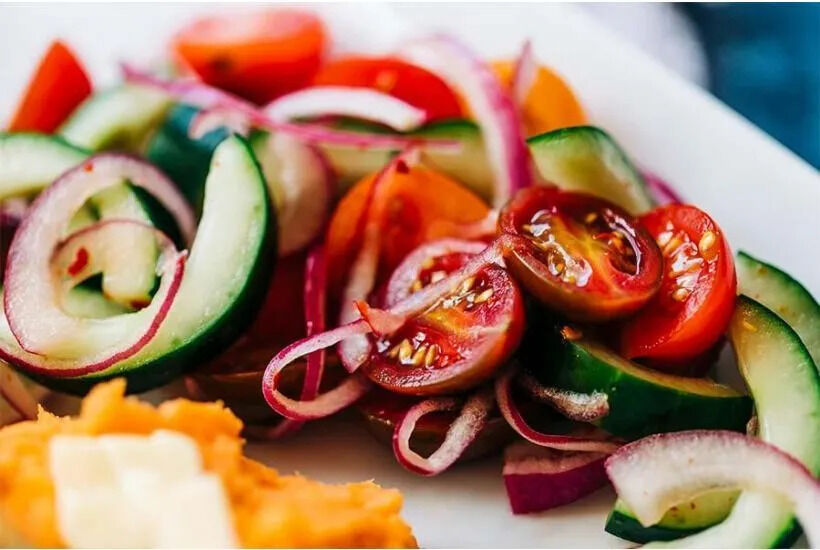 Recipe: Cucumber + Tomato Salad (makes 2 servings)